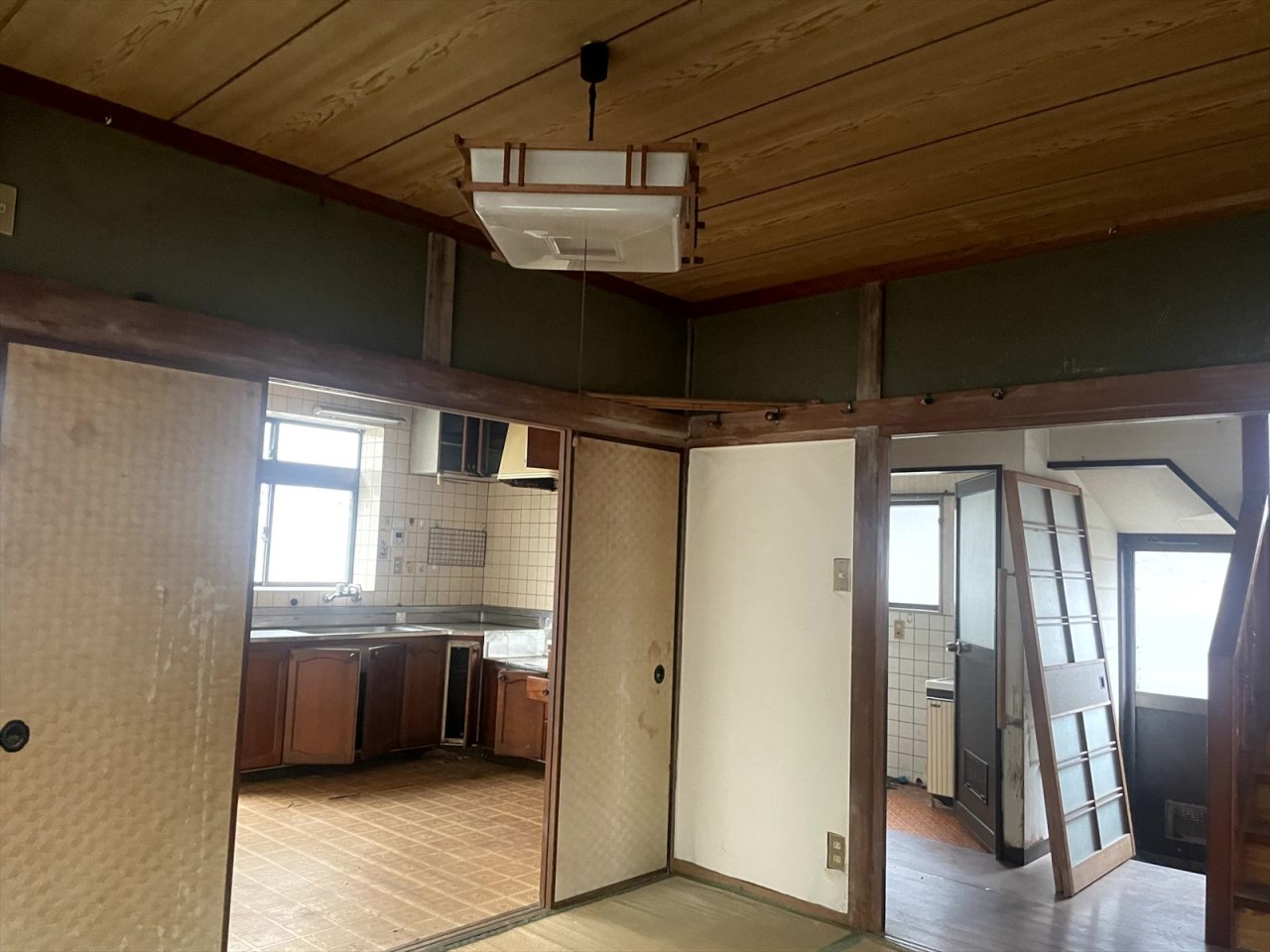 【1F和室】※現況販売となります。(2026年3月撮影)ホールやDKにも繋がっている便利な動線♪