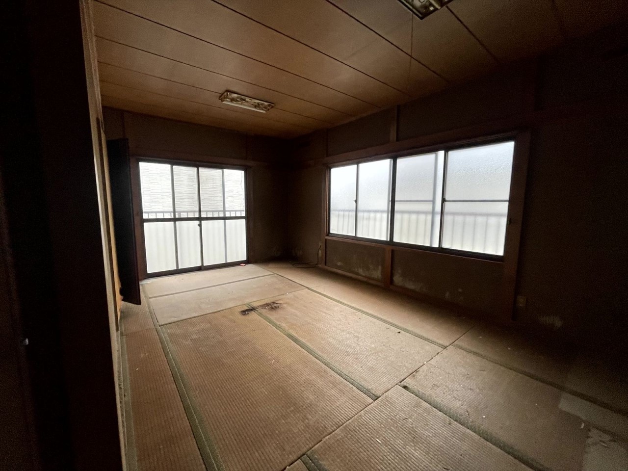 【2F和室】※現況販売となります。(2026年3月撮影)広さがあるので、家具を置いてもお部屋を広々使えます♪