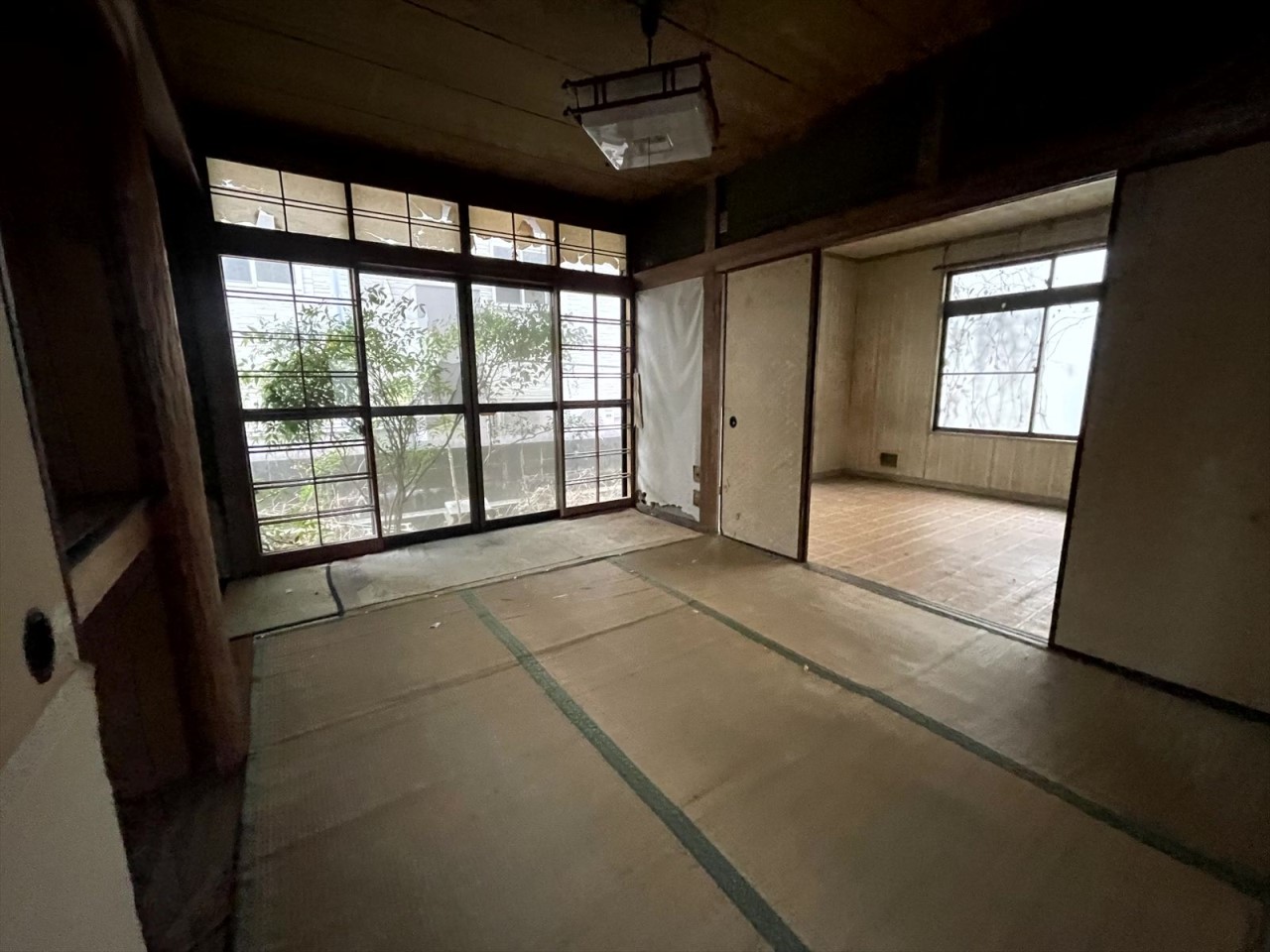 【1F和室】※現況販売となります。(2026年3月撮影)6帖の和室♪DKの隣にあるので、こたつを置いて家族で食事も楽しめます♪