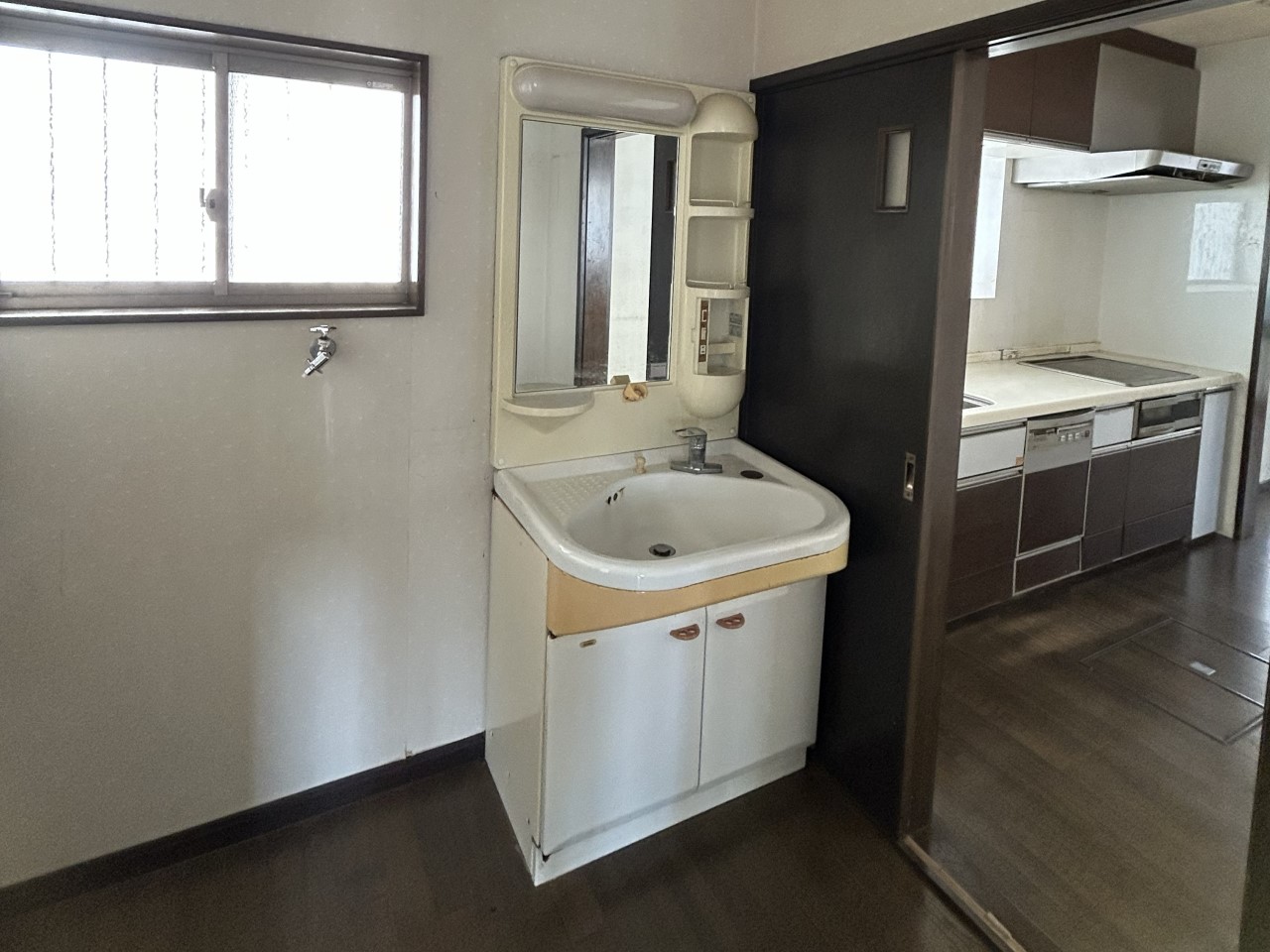 【洗面化粧台】※現況販売となります。(2026年3月撮影)収納付きの使いやすい洗面化粧台♪