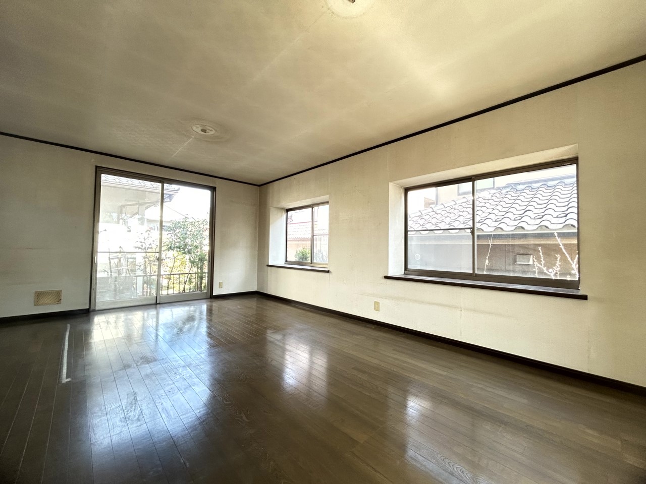 【LDK】※現況販売となります。(2026年3月撮影)ソファーやテーブルを置いてもゆとりの広さを保てます♪