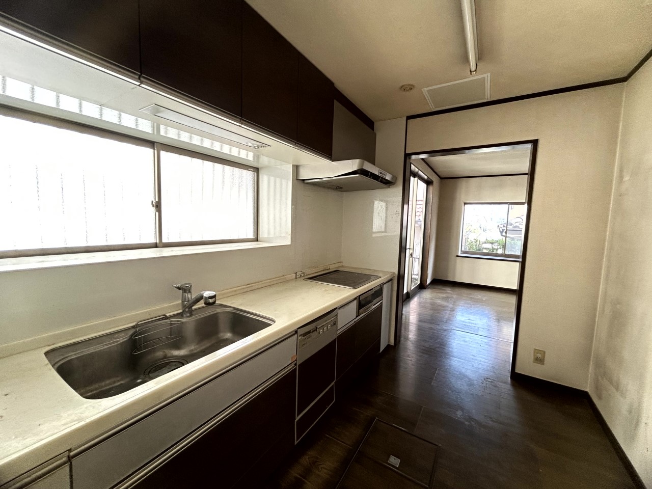 【キッチン】※現況販売となります。(2026年3月撮影)作業スペースが広く料理もしやすい♪