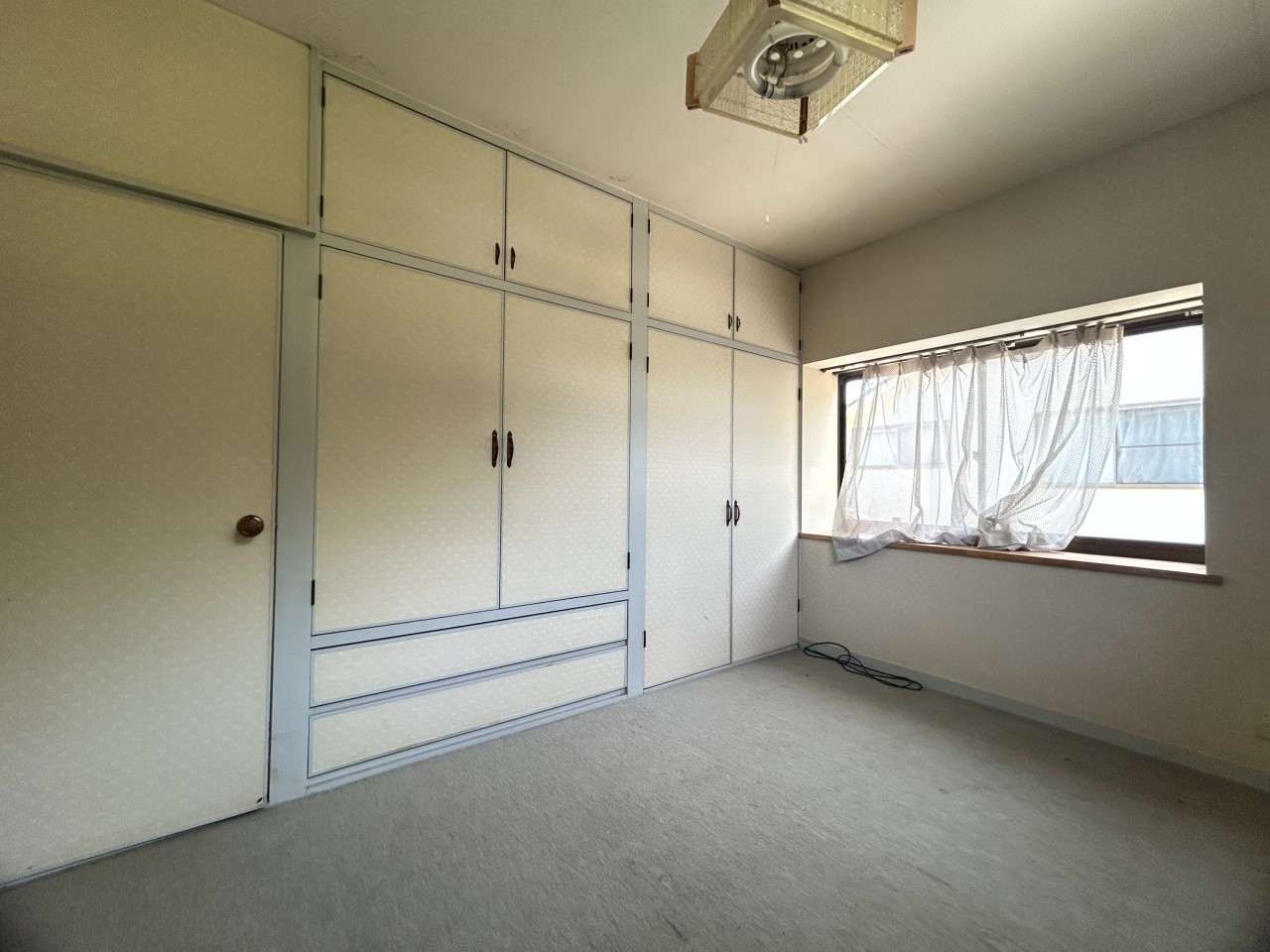 【2F洋室】収納豊富で広く使える洋室です♪書斎や趣味の部屋にもピッタリ♪※2026年5月撮影