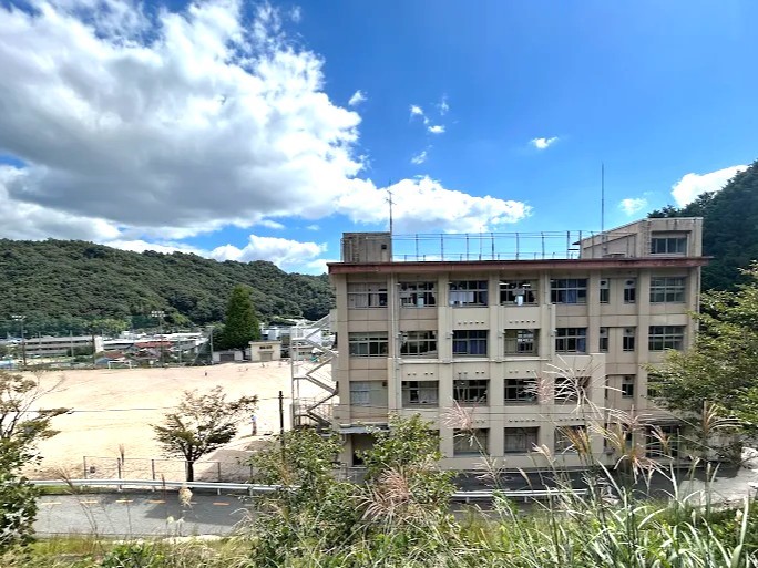 河内小学校(550m)-
