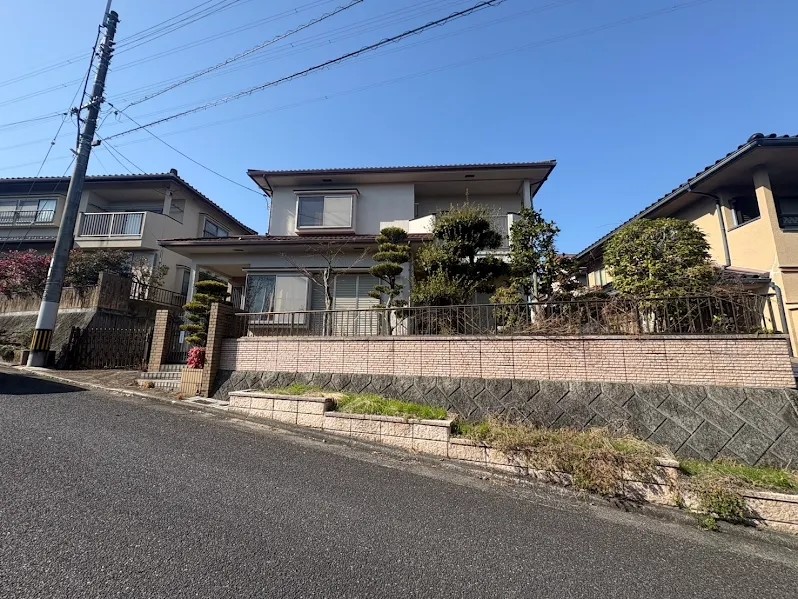 【外観】※現況販売となります。(2026年3月撮影)立派な門構えの外観です♪