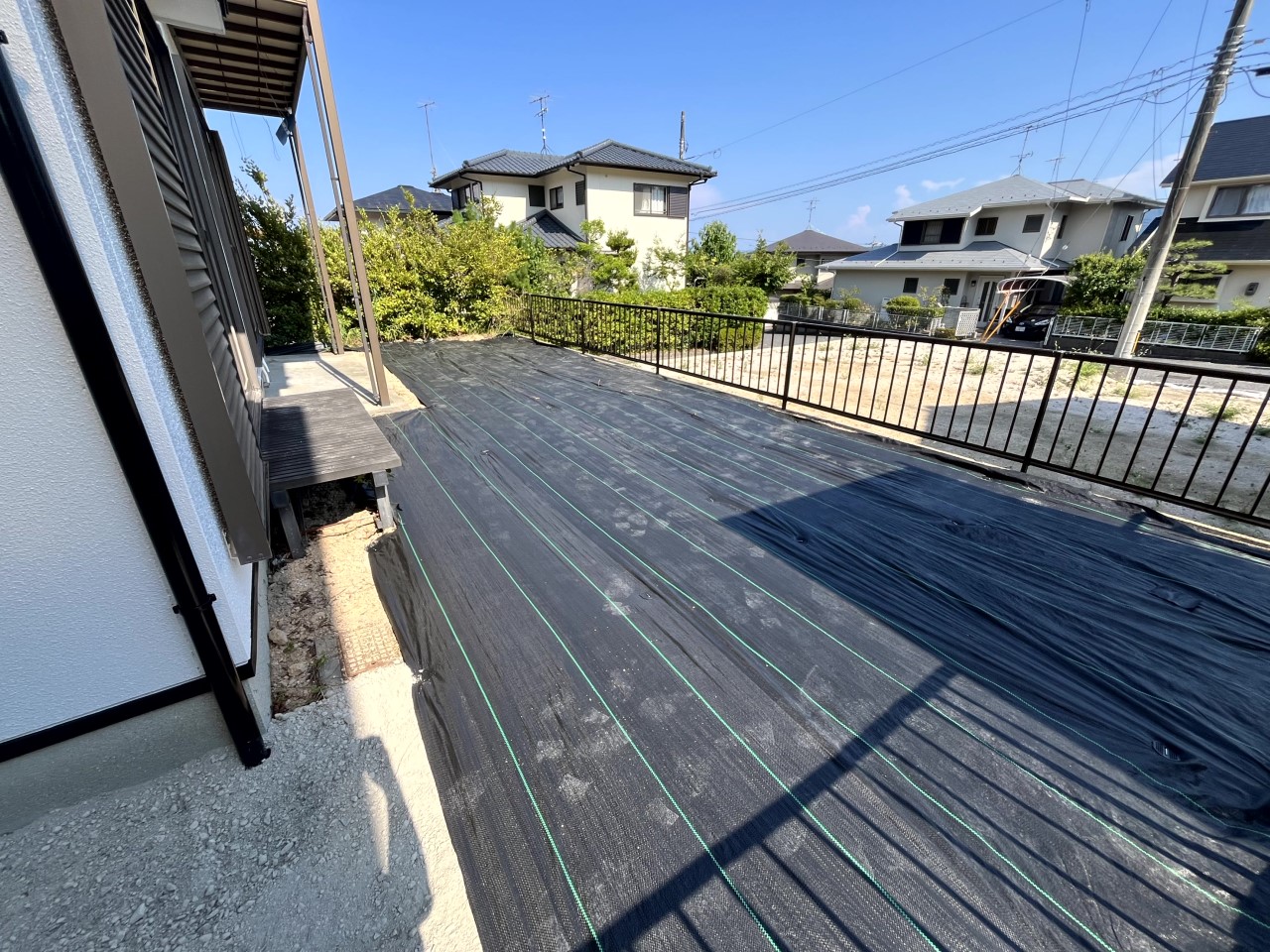 庭付き住宅。防草シート敷いております。