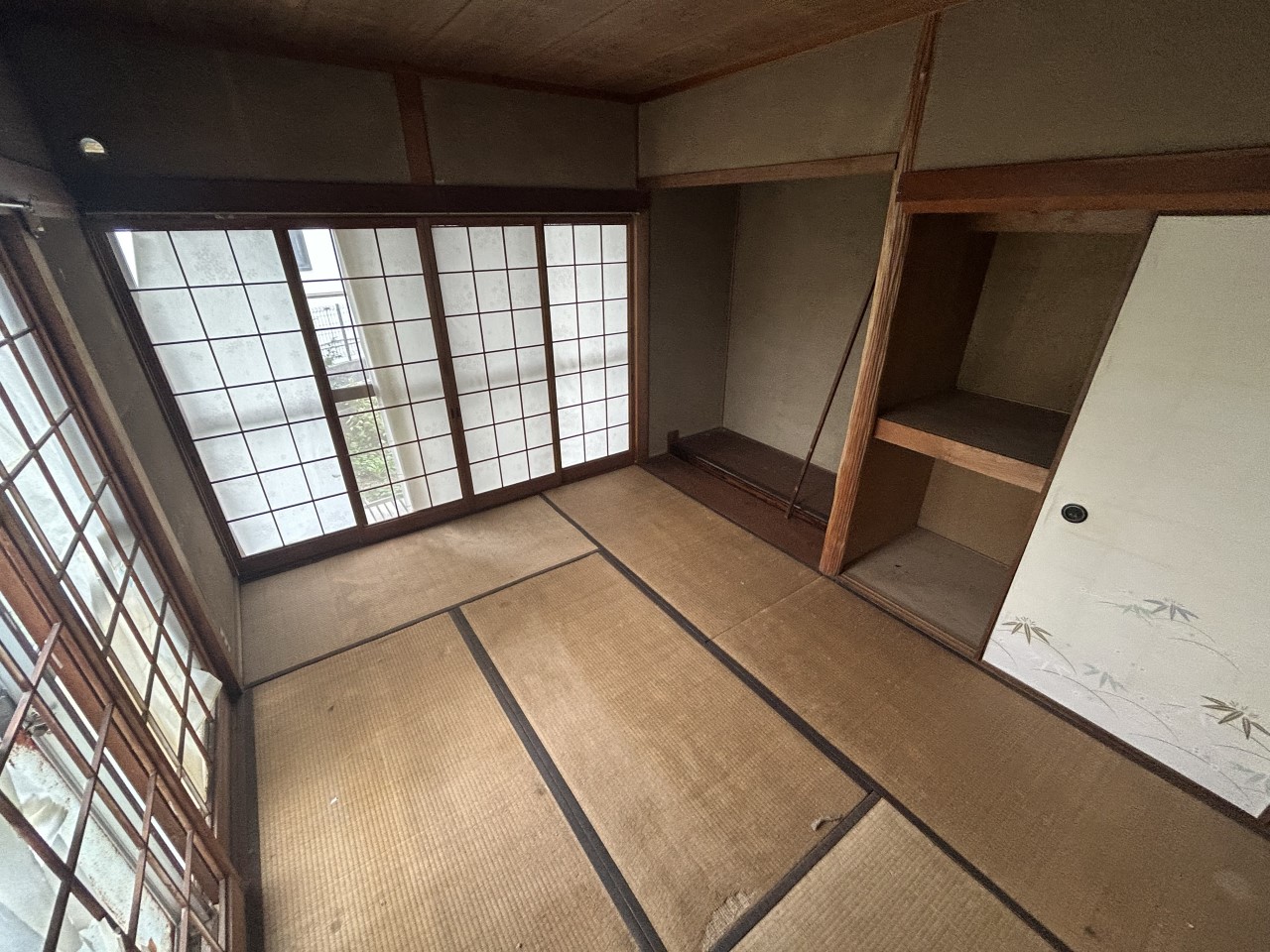 《1F和室》押し入れには来客用の布団や座布団をすっきり収納できます。