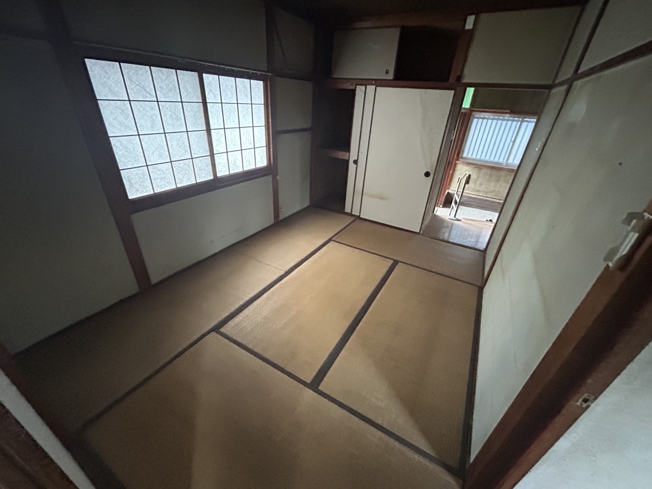 《1F和室》続き間の和室は広く、ゆったりとくつろげる空間です。
