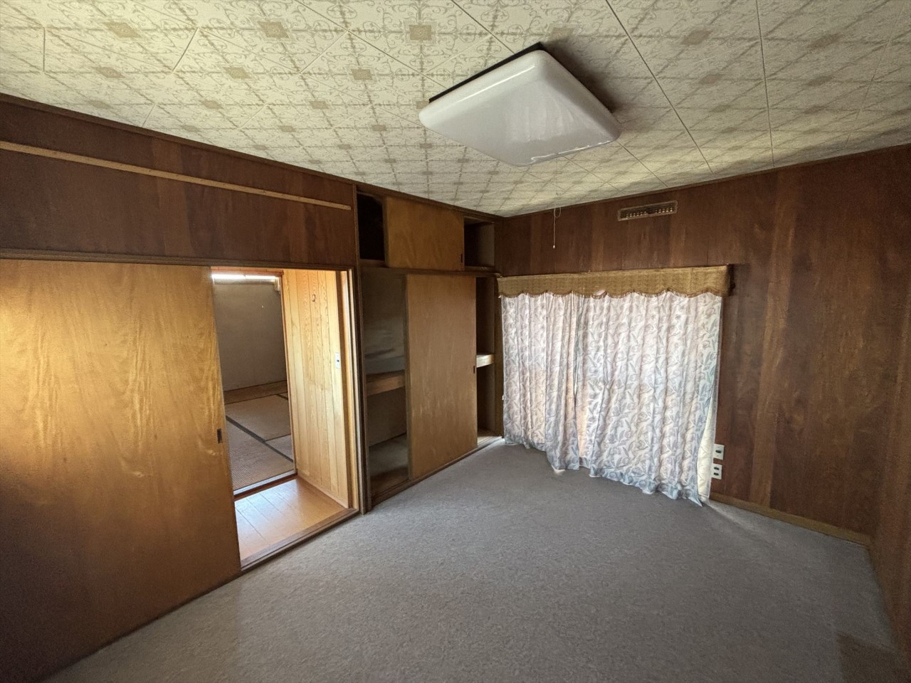 《2F洋室》子供部屋や趣味の部屋にどうですか?※リフォーム前写真(2025年10月撮影)