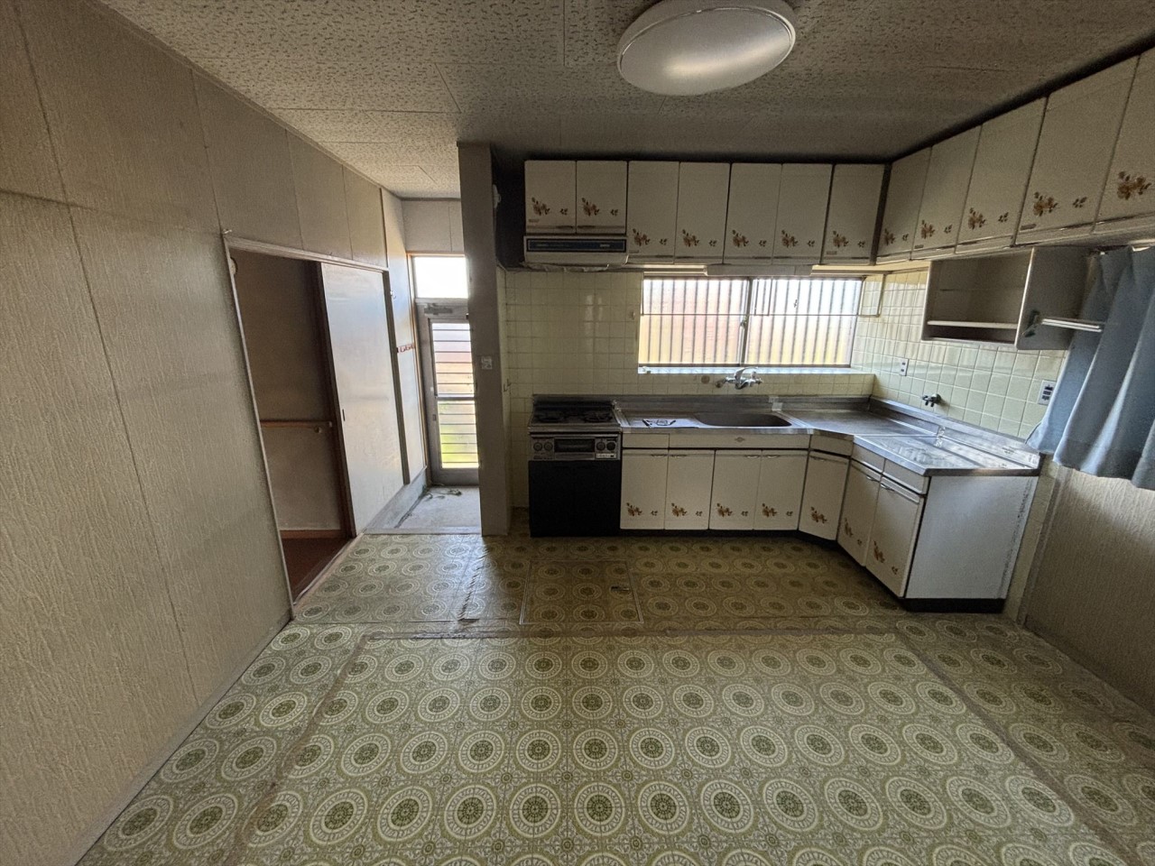 《ダイニングキッチン》広々としたダイニングキッチンです!※リフォーム前写真(2025年10月撮影)