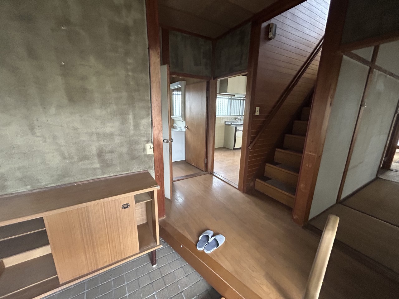 《玄関》スペースがあるのでスムーズに靴の脱ぎ履きができます♪(2025年10月撮影)※リフォーム前写真