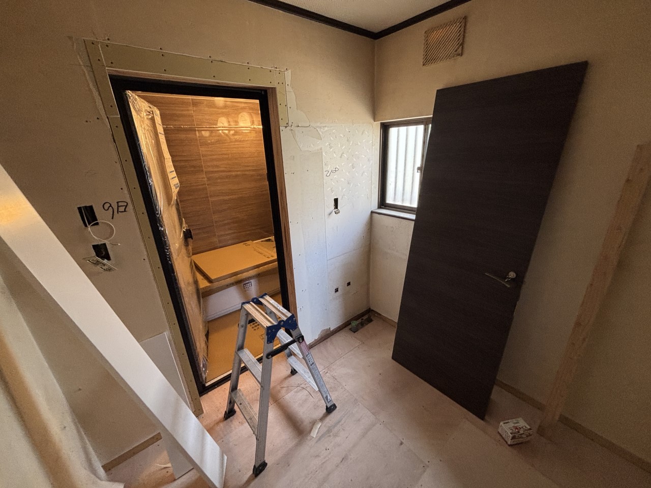 【リフォーム中:脱衣所】窓のある脱衣所です♪※2026年3月撮影