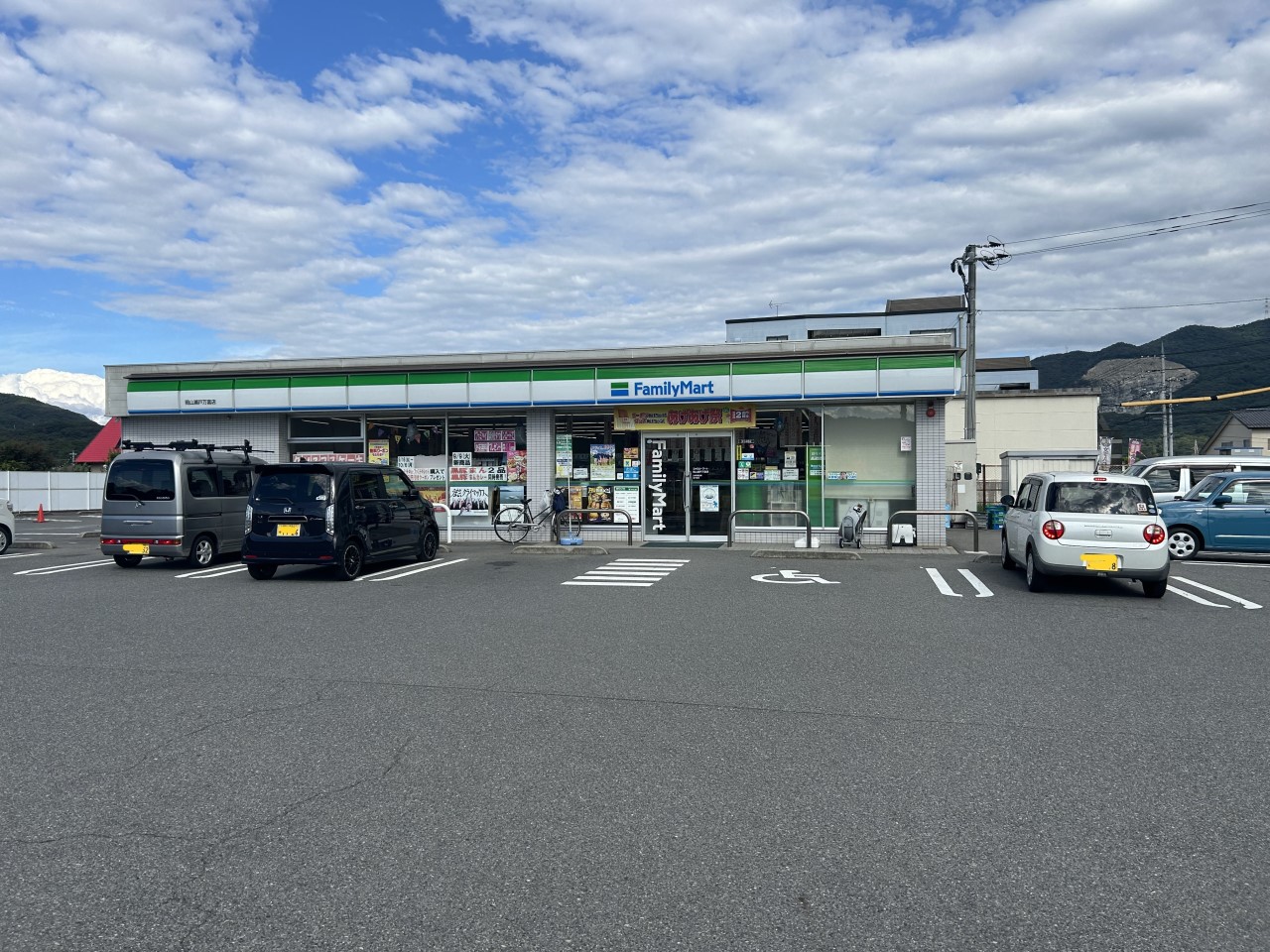 ファミリーマート岡山瀬戸万富店(750m)-