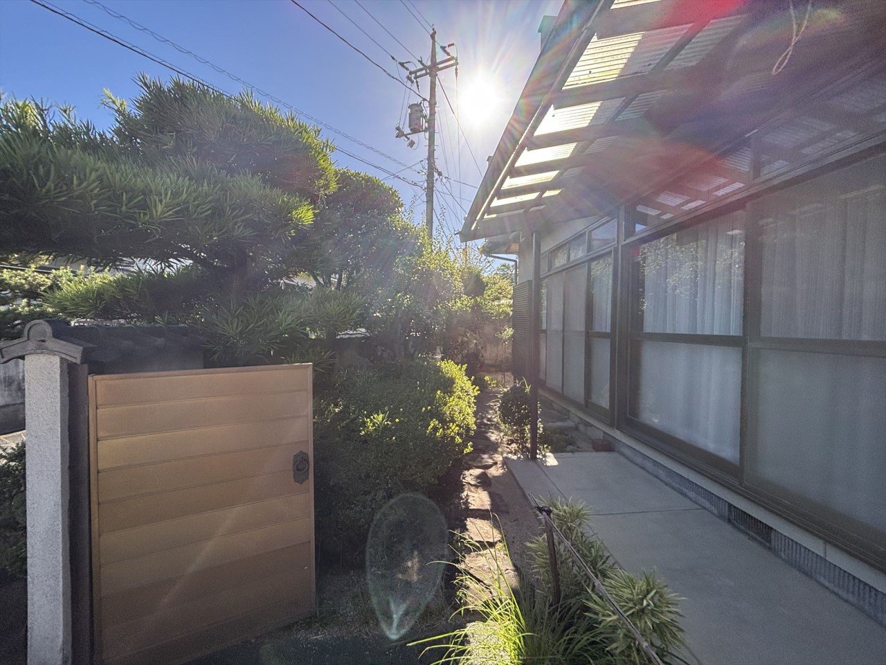 《庭》日当たり良好のお庭です♪※リフォーム前写真(2025年10月撮影)