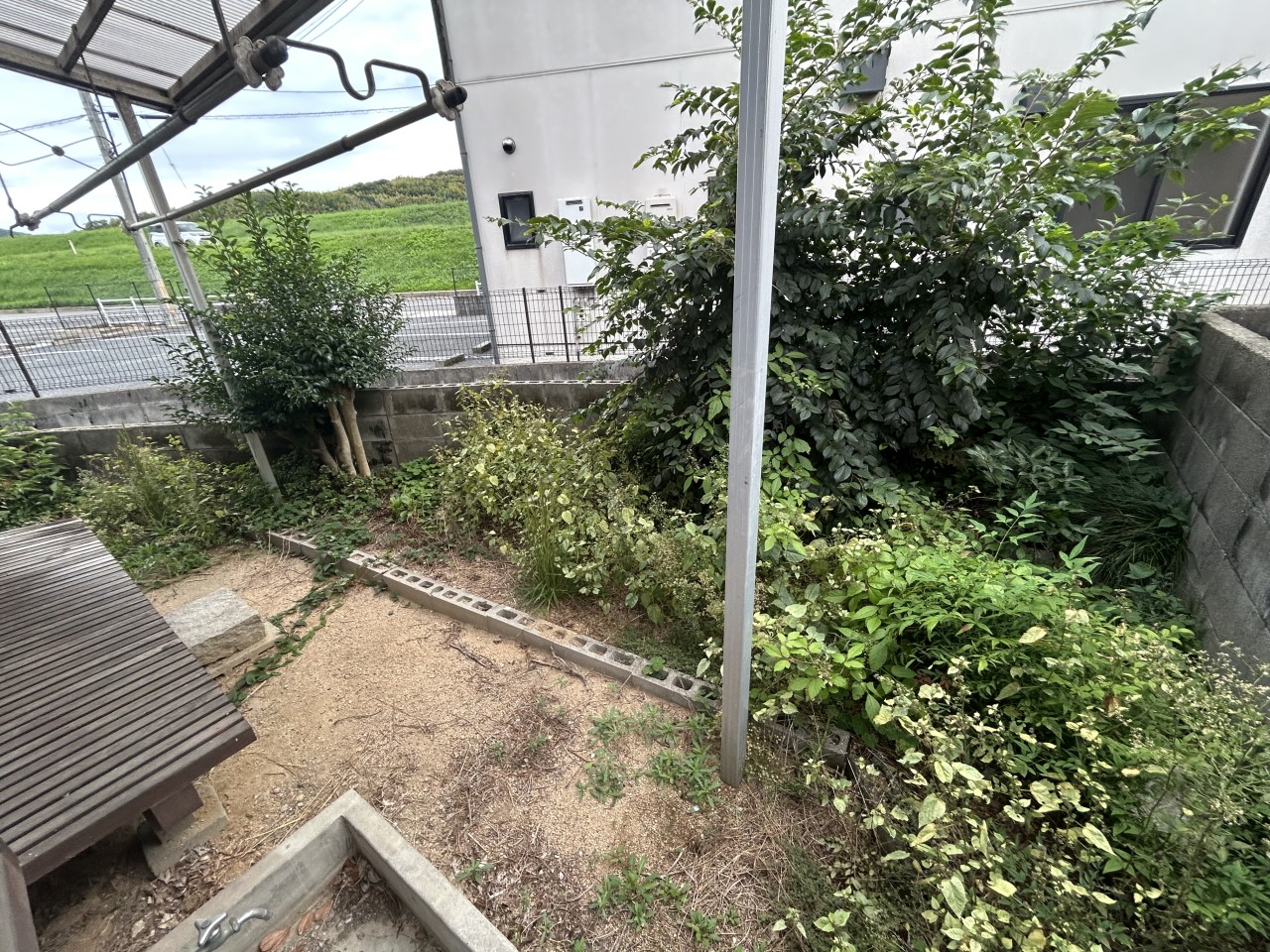 《外観写真》お庭付き!(2025年10月撮影)※リフォーム前写真