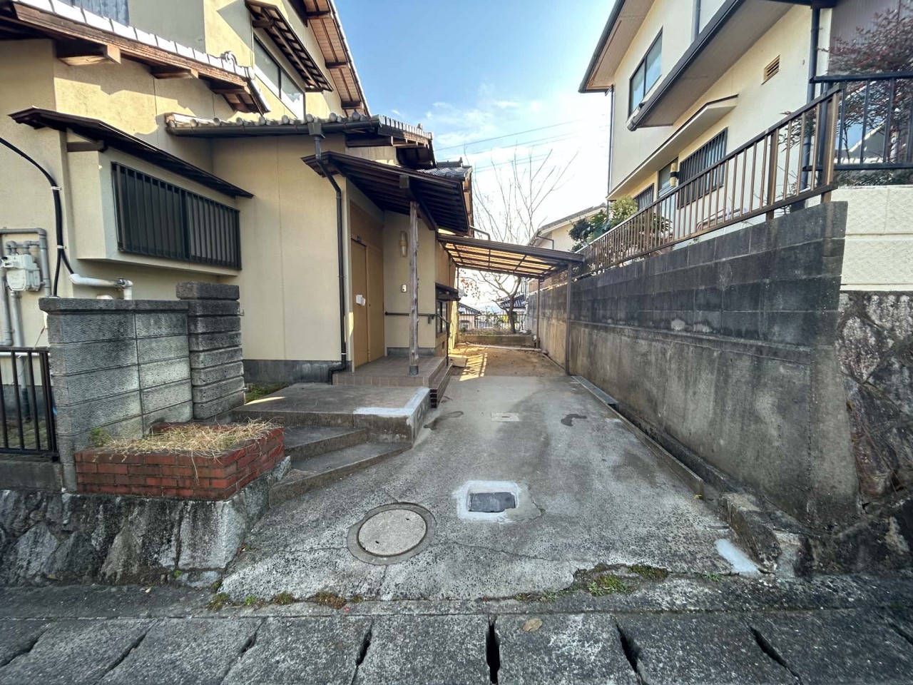 《外観写真》駐車スペースも確保!(2025年12月撮影)