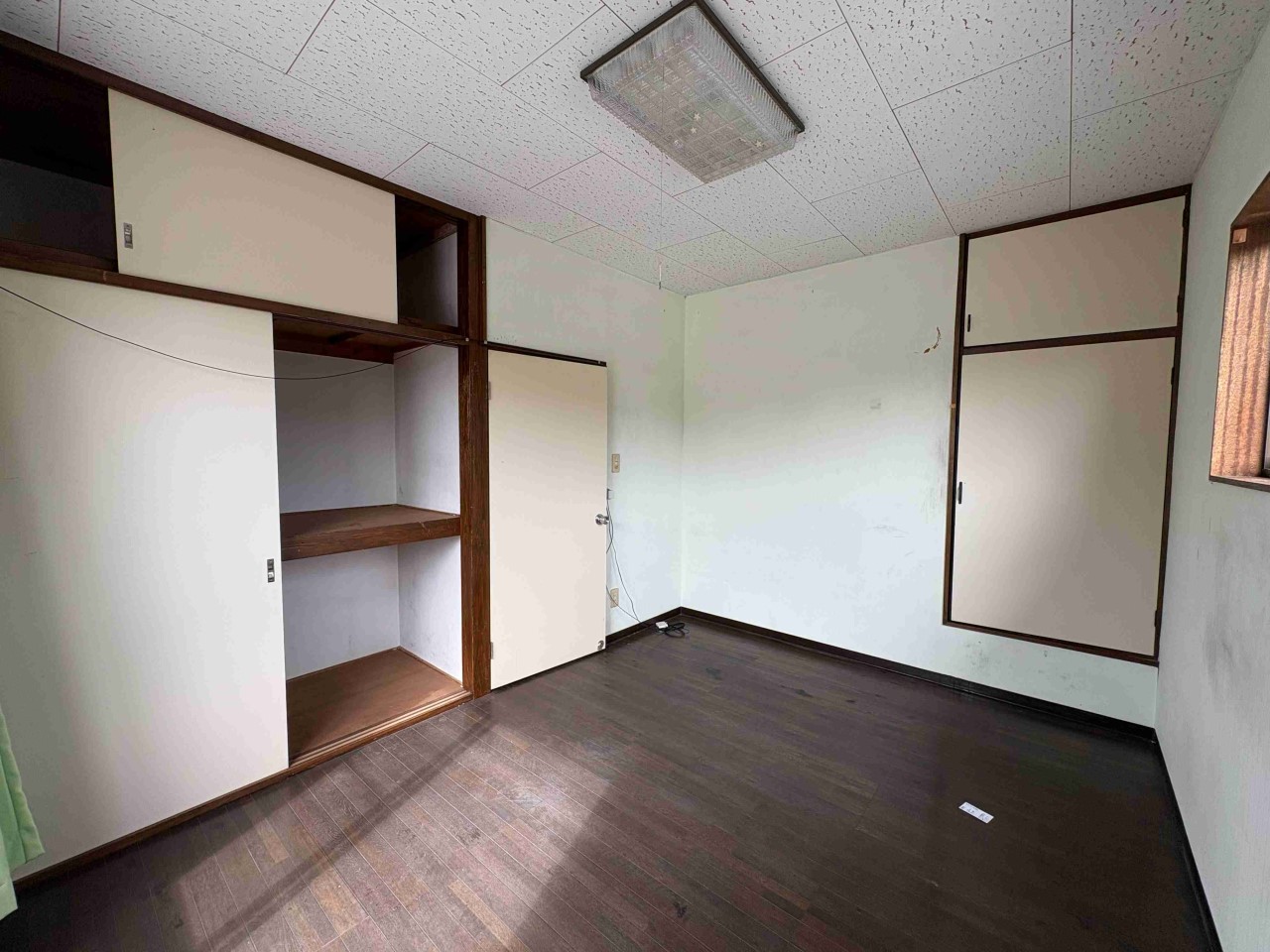 【洋室】収納が多いのはありがたいですね♪