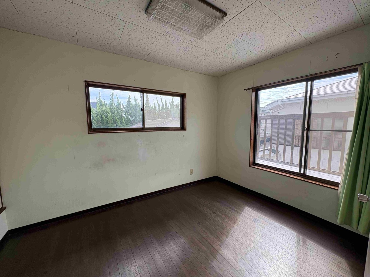 【洋室】すべてのお部屋に窓が2つございます♪