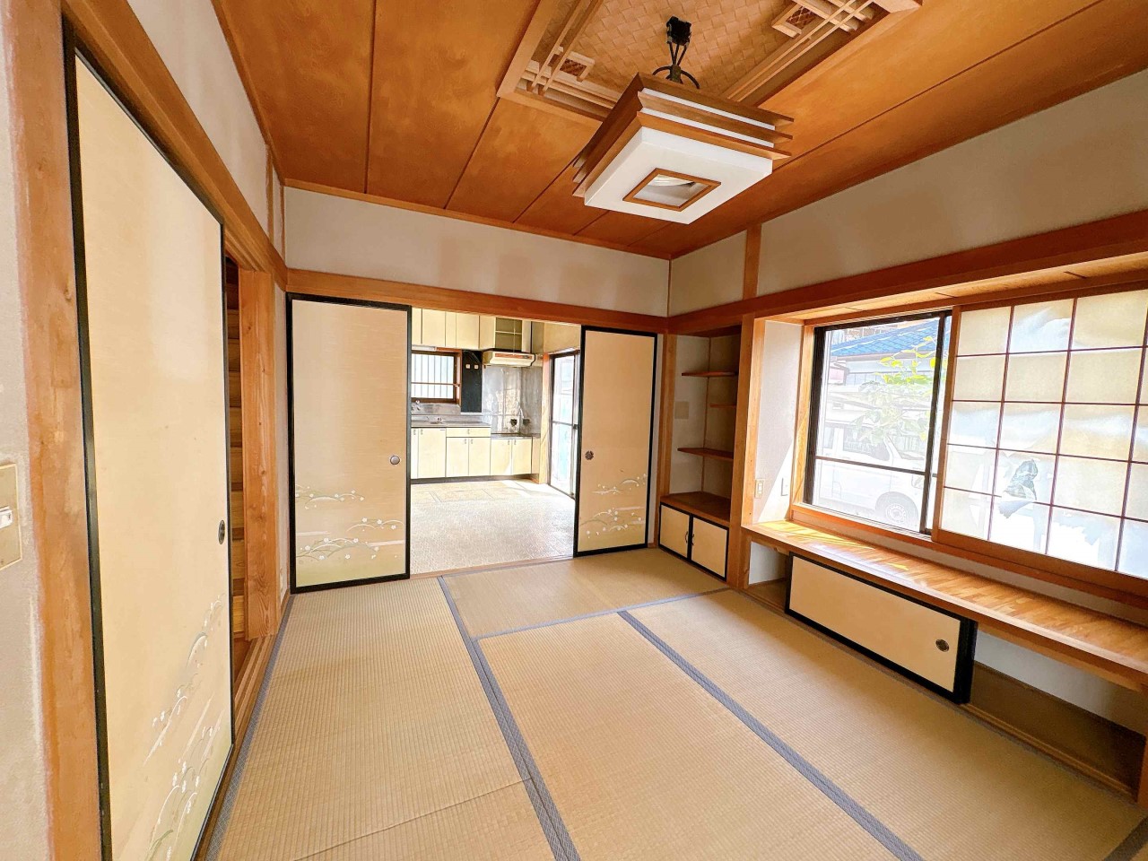 【和室】ダイニングと繋がっております♪