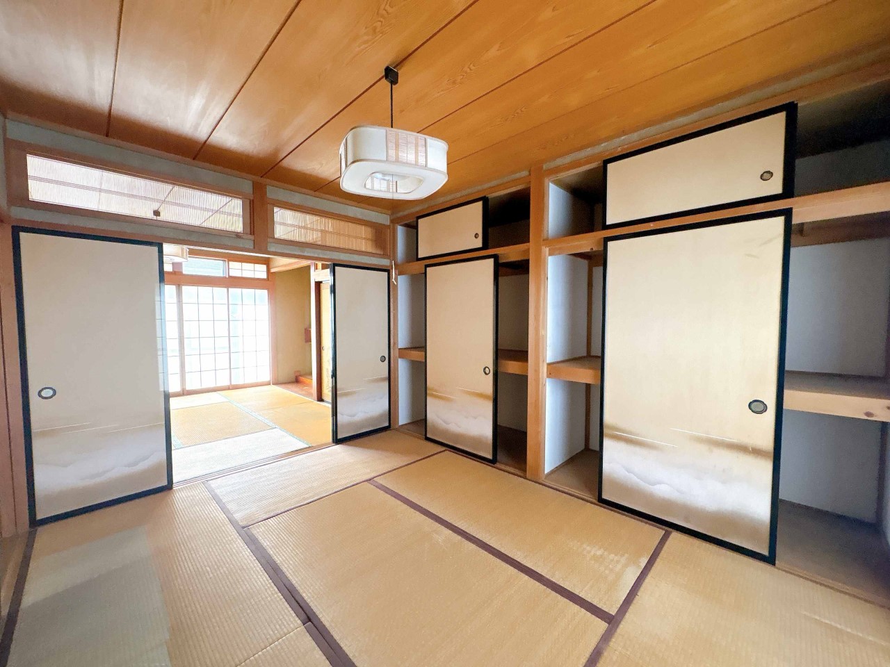 【和室】襖を開けておけば、14帖のお部屋としてお使いいただけます♪