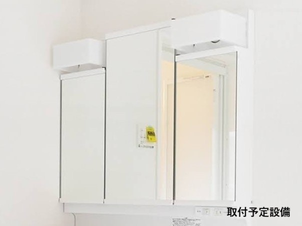 【取付設備】洗面台が収納ポケットになっているので、ヘアケア用品や歯ブラシなどでごちゃつきがちな洗面台周りがスッキリ片付きます。 詳しくはスタッフへお問い合わせください。