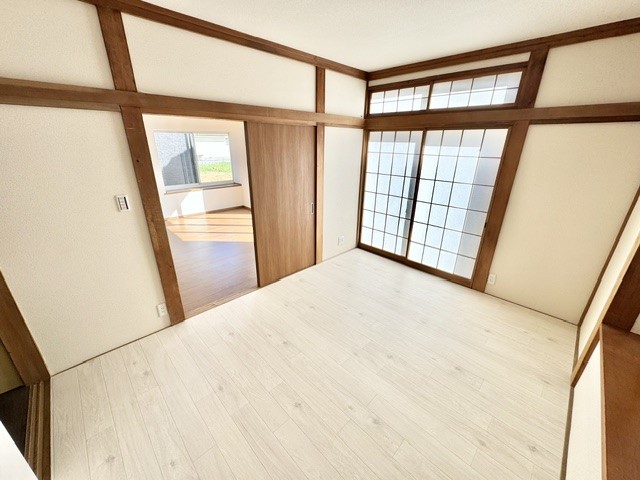 ◆1階洋室(リフォーム後)|リビングに隣接した収納付き洋室♪