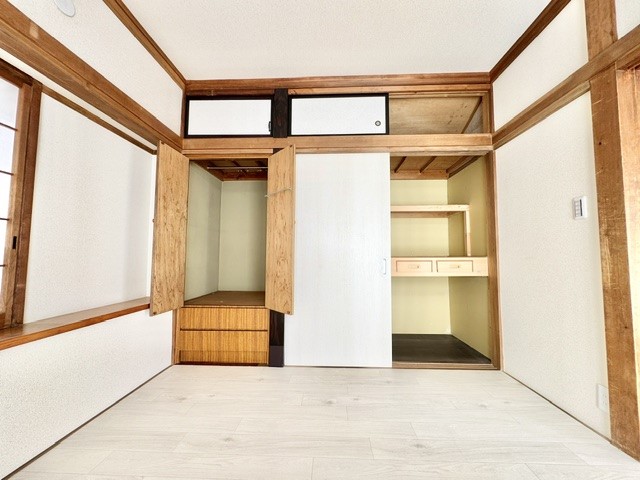 ◆1階洋室(リフォーム後)|収納付きのお部屋です♪