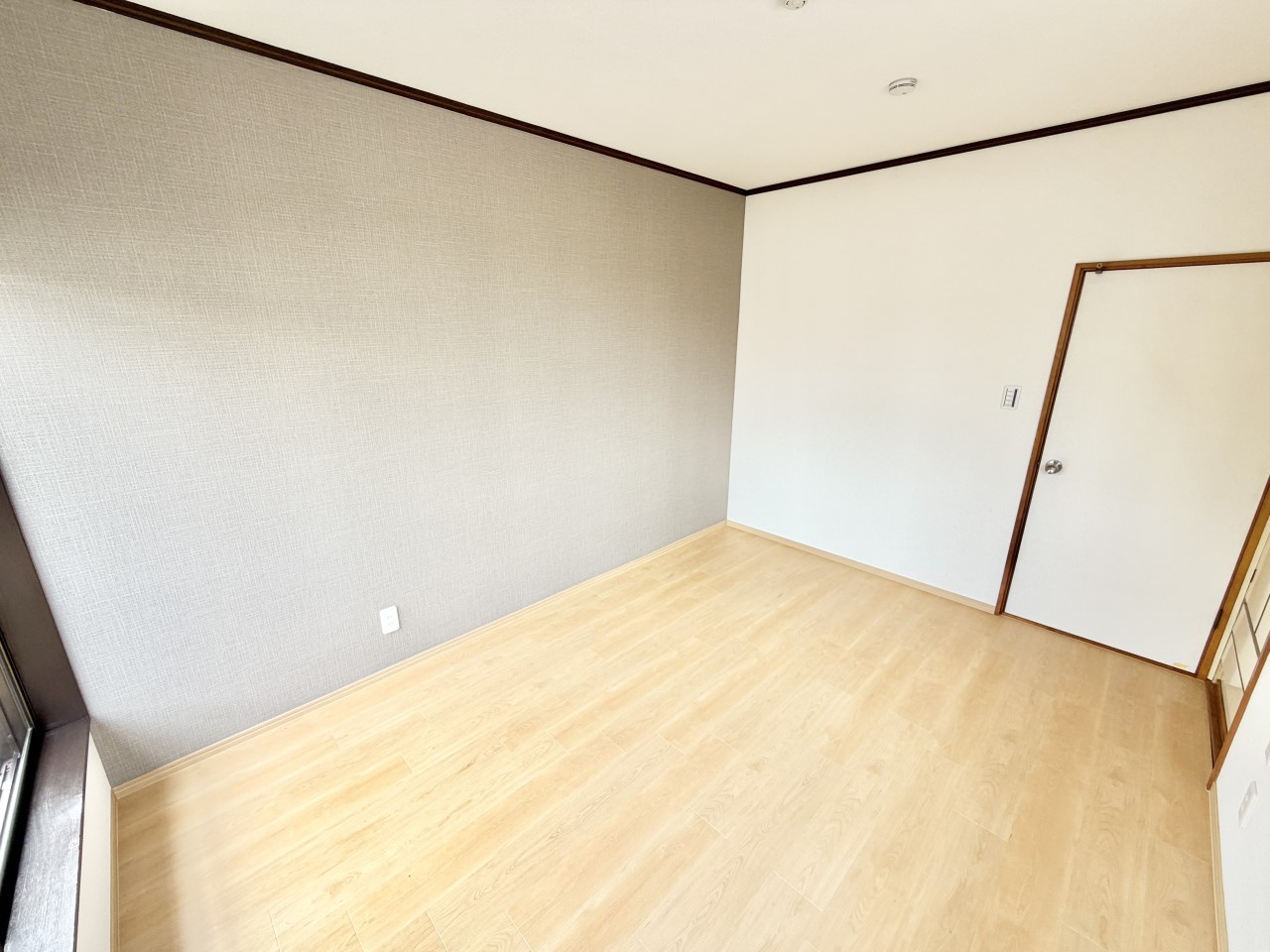 ◆2階洋室(リフォーム後)|明るい日差しが居心地の良さを感じさせます!