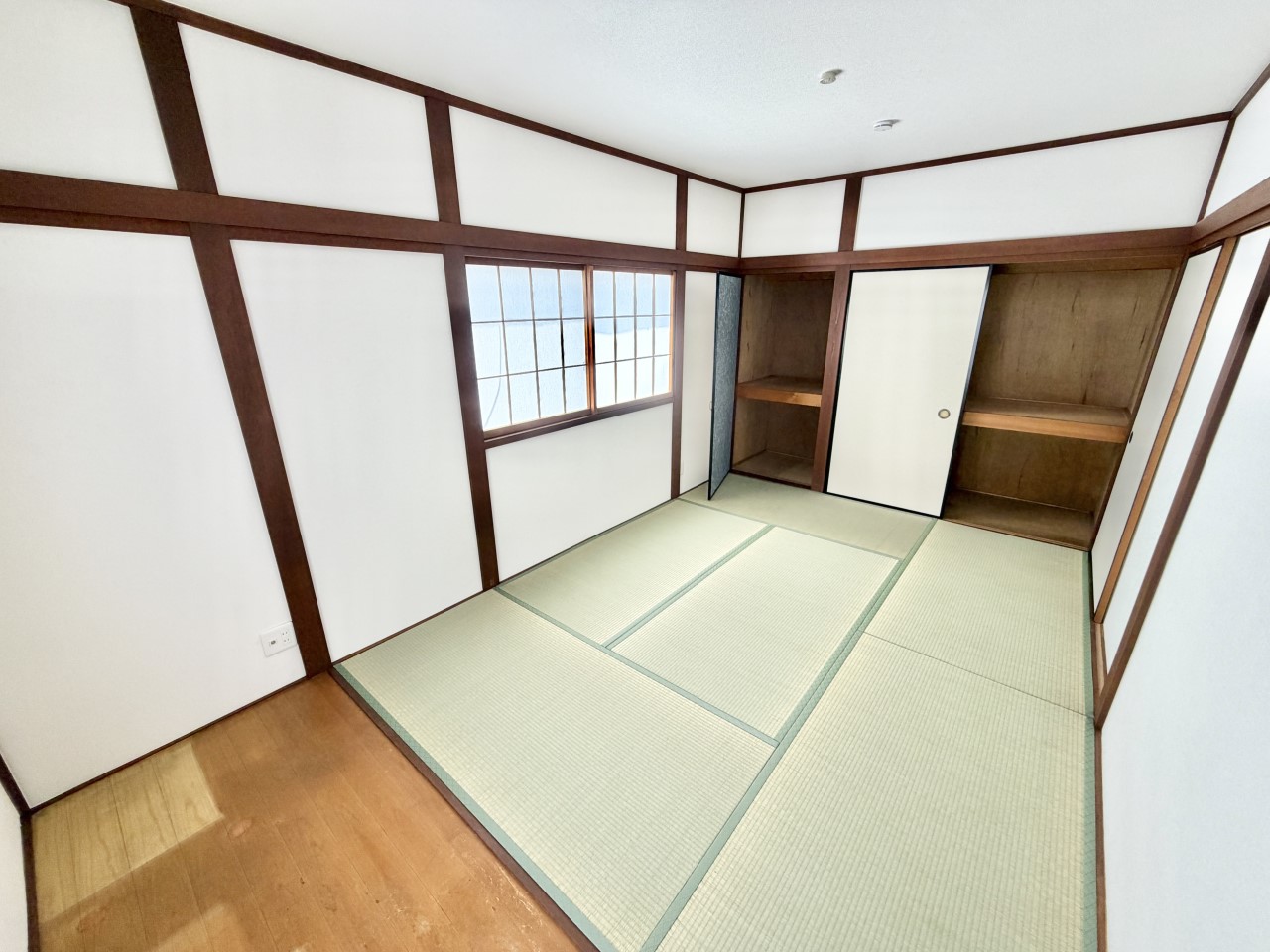 ◆2階和室(リフォーム後)|障子から明るい光が差し込み、落ち着ける空間です♪