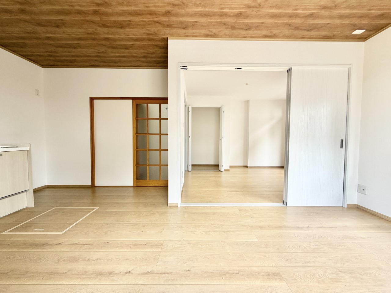 ◆リビング(リフォーム後)|明るい日差しが降り注ぐお部屋に、居心地の良さを感じさせるコーディネート。