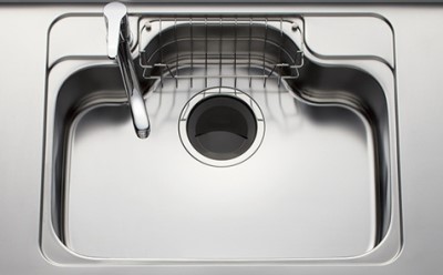 【取付設備】間口の広いシンクなので家族の使った食器がまとめて置けます。スポンジ・洗剤置きも備え付け。 詳しくはスタッフへお問い合わせください。