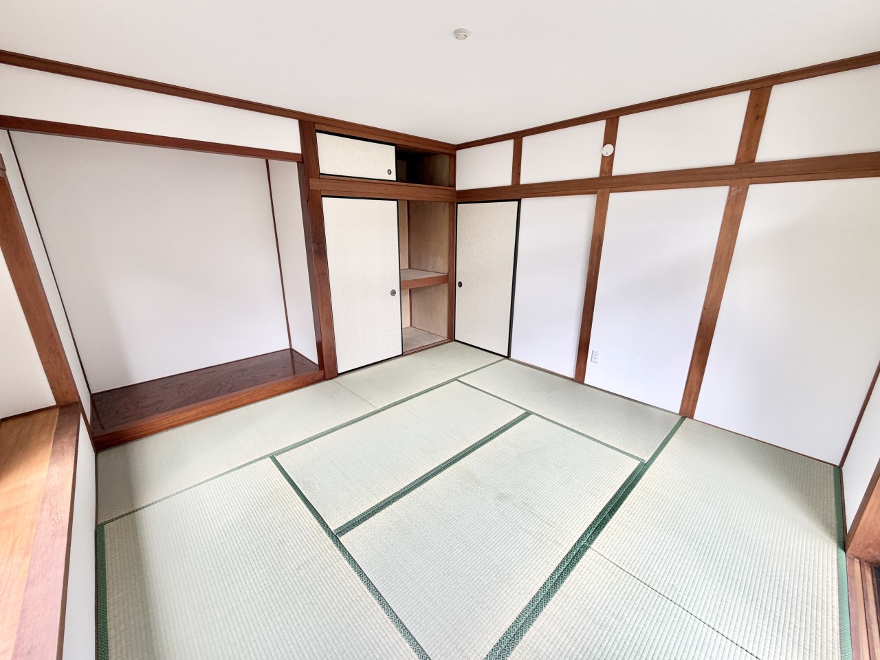 ◆1階和室(リフォーム後)|押入れも付いていて収納にも困りません。