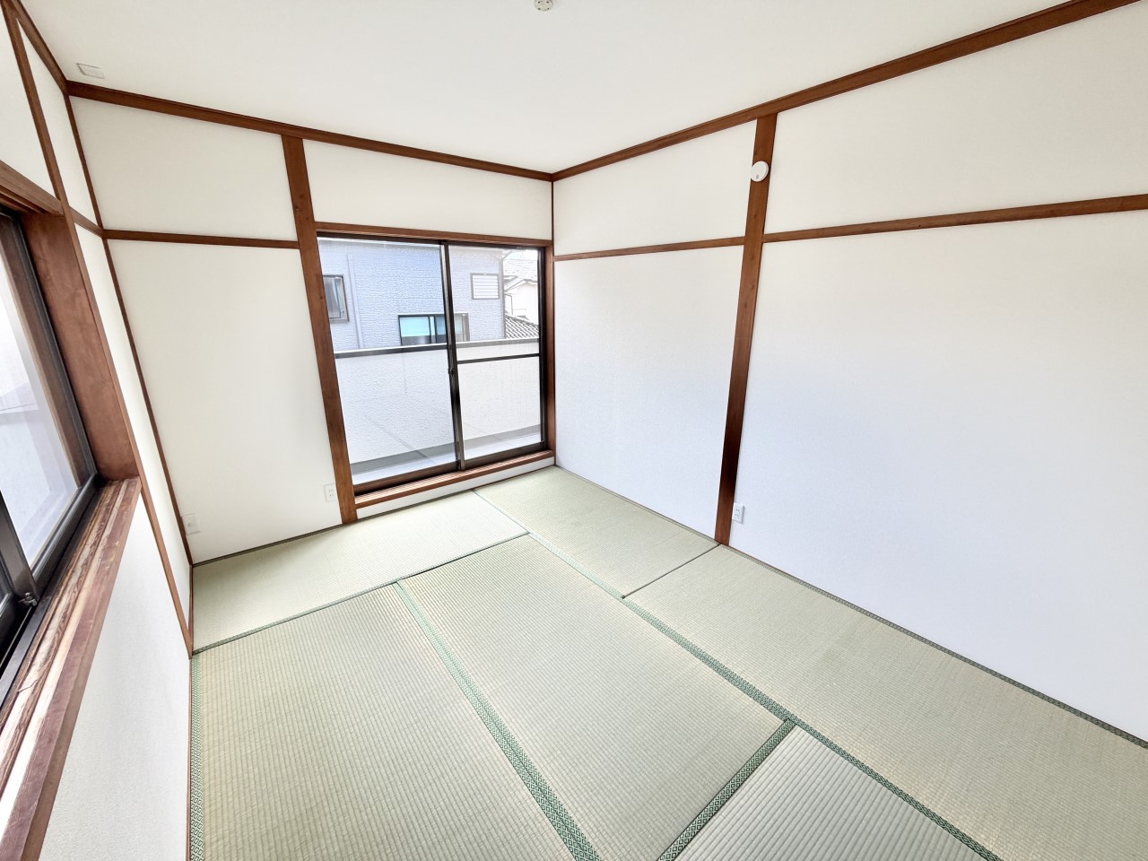 ◆2階和室(リフォーム後)|押し入れ付きの和室は、布団や季節物、日用品の収納に便利で、お部屋をスッキリ保てます。