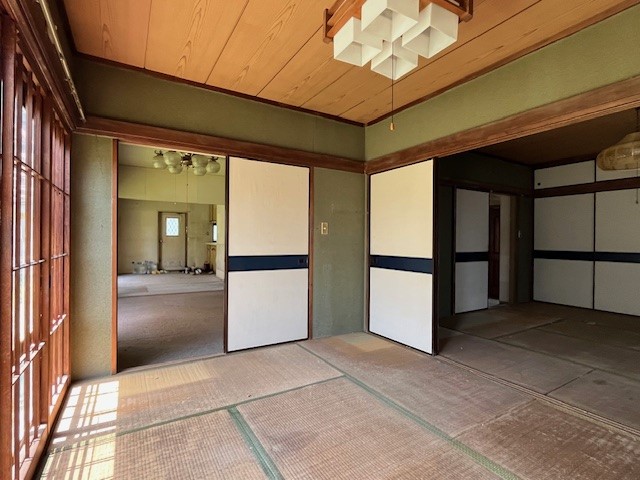 【和室】日当たりの良いお部屋でお昼寝、とても気持ちが良さそうです♪