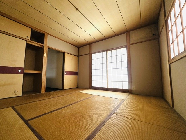 【和室】押入にはお布団や季節ものが収納できます♪