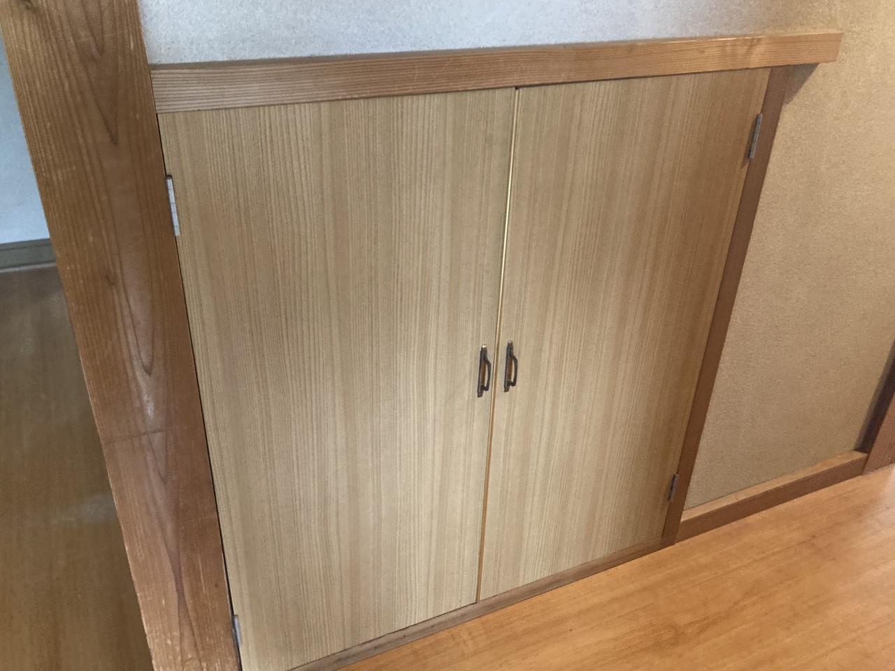 キッチンのすぐ隣にある階段下収納は、パントリーとしても最適!お米や飲料のストック、普段使わない大型の調理器具などをサッと出し入れできます♪