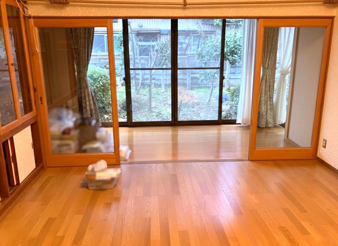 ◆内観|日差しがたくさん差し込む明るいリビング