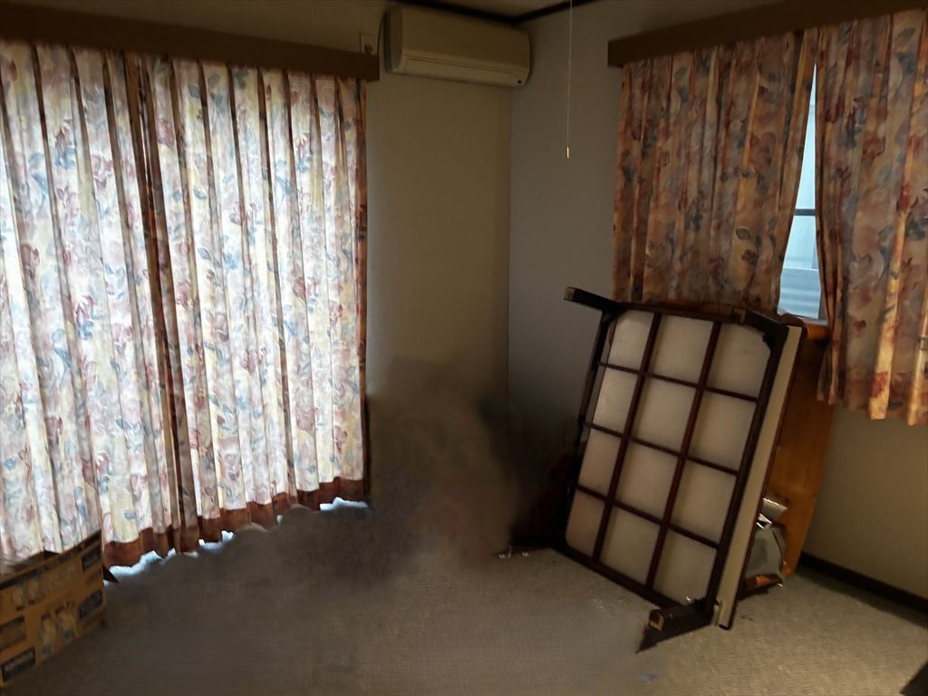 ◆1階洋室|2面採光で、明るく風通しの良い快適なお部屋。日中は照明いらずで過ごせる心地よさです。