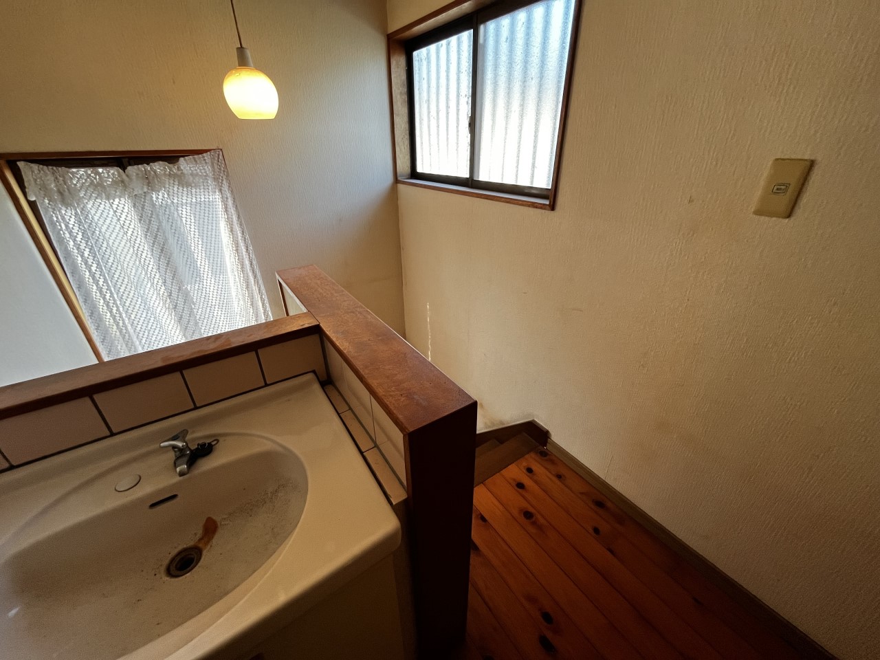 【2F廊下】※リフォーム前の写真です。(2026年2月撮影)内装もキレイにリフォームします♪