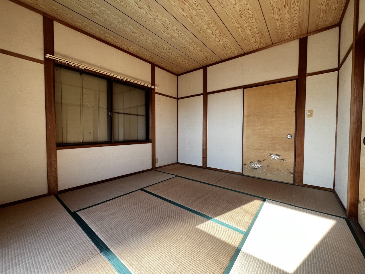 【2F居室】※リフォーム前の写真です。(2026年2月撮影)和室から洋室にリフォーム予定です♪