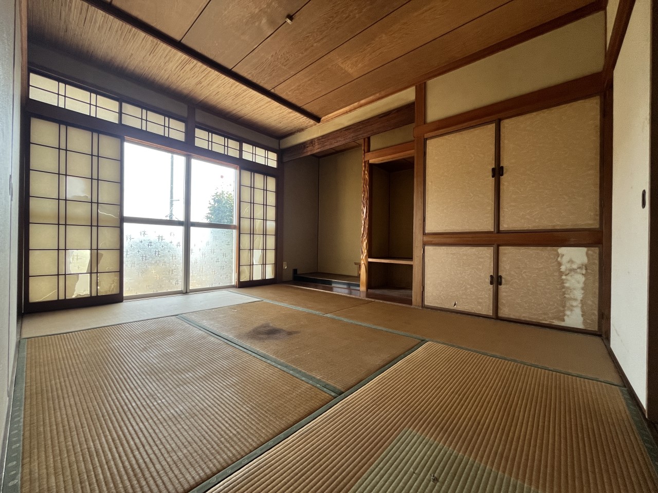 【1F和室】※現況販売となります。(2026年3月撮影)収納力がある押入れ付き♪