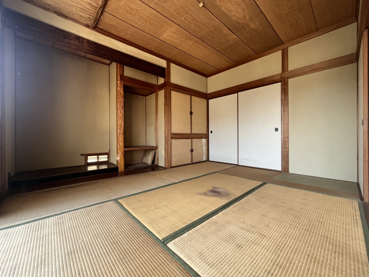 【1F和室】※現況販売となります。(2026年3月撮影)玄関からも出入りできるので客間としても活用できます♪