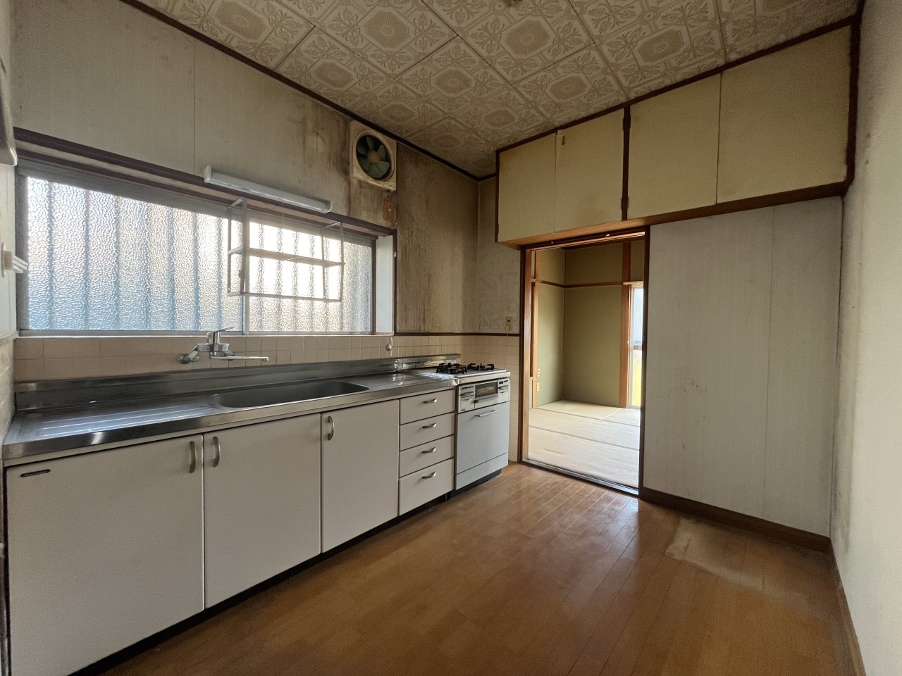 【キッチン】※現況販売となります。(2026年3月撮影)広い作業スペースのあるキッチン♪