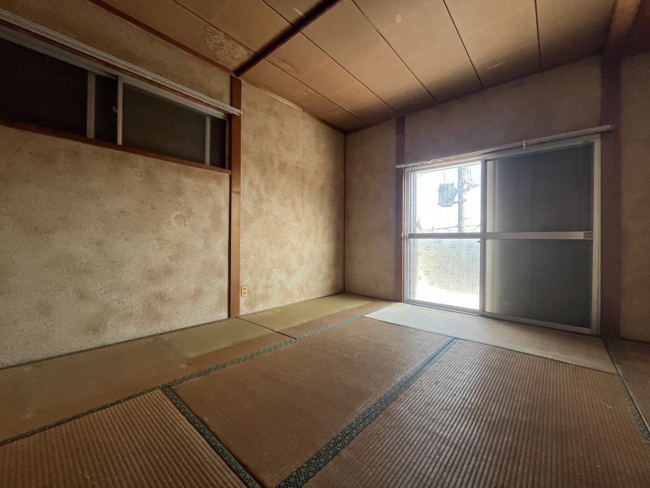 【2F和室】※現況販売となります。(2026年3月撮影)ベランダに繋がっているのでお洗濯物も干しやすい♪