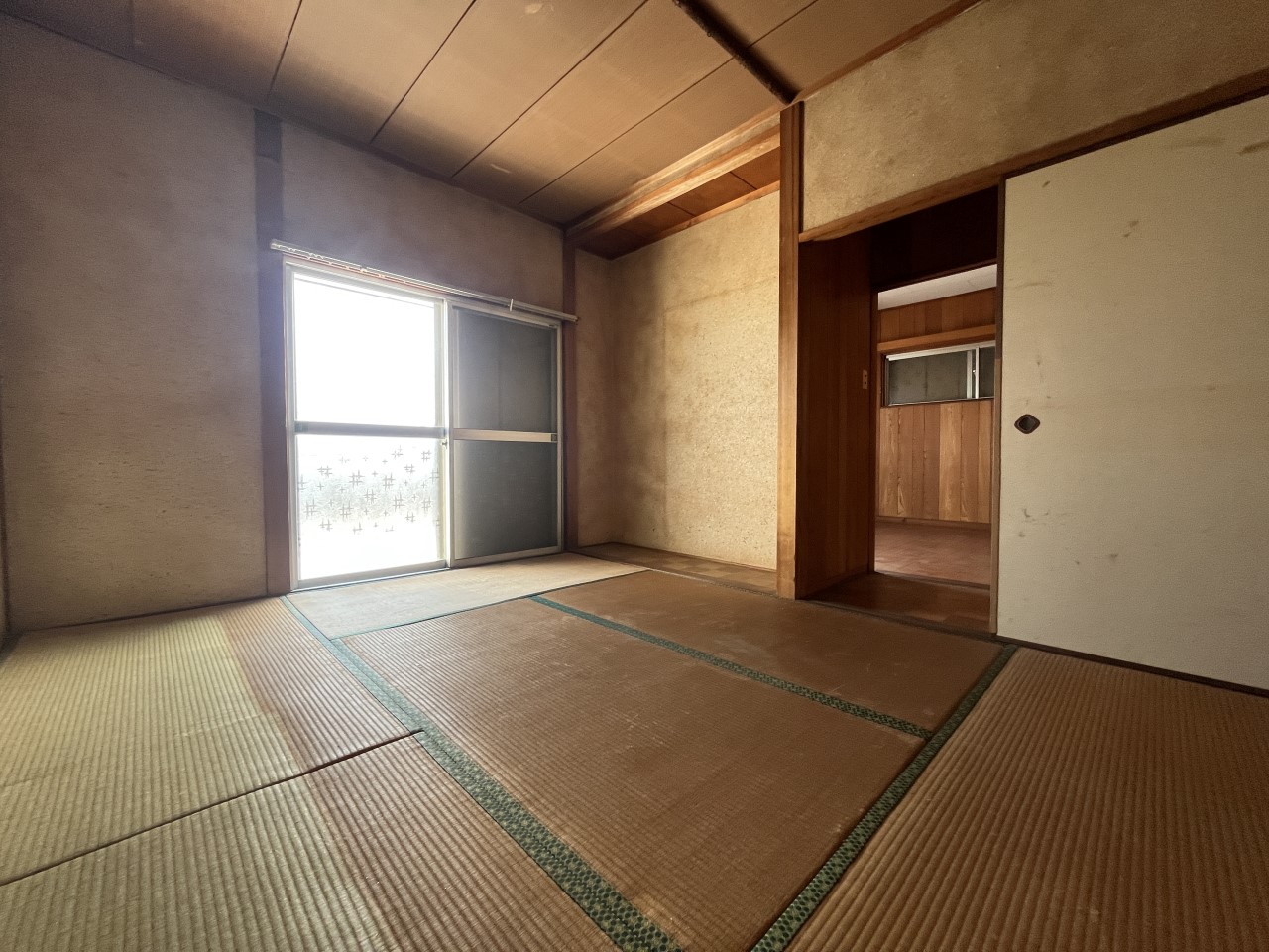 【2F和室】※現況販売となります。(2026年3月撮影)大きな収納付きです♪