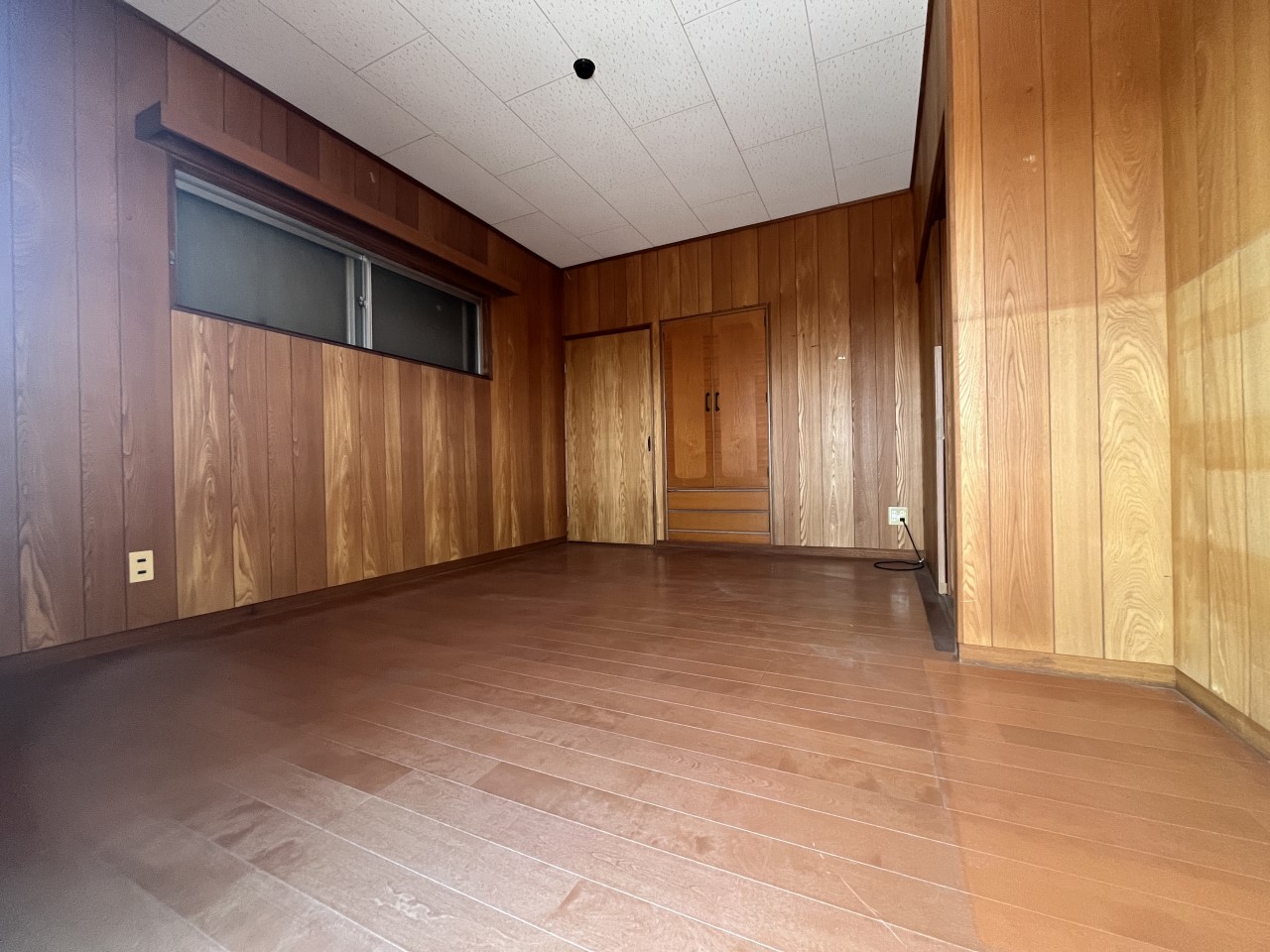 【2F洋室】※現況販売となります。(2026年3月撮影)6.5帖の2階洋室♪