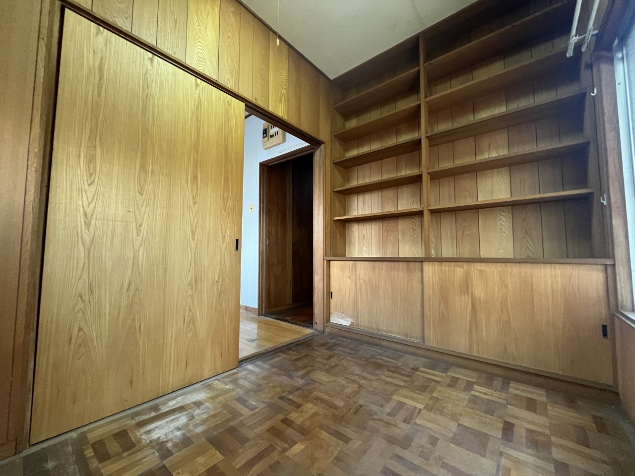 【納戸】※現況販売となります。(2026年3月撮影)日用品などを沢山しまえる納戸付き♪