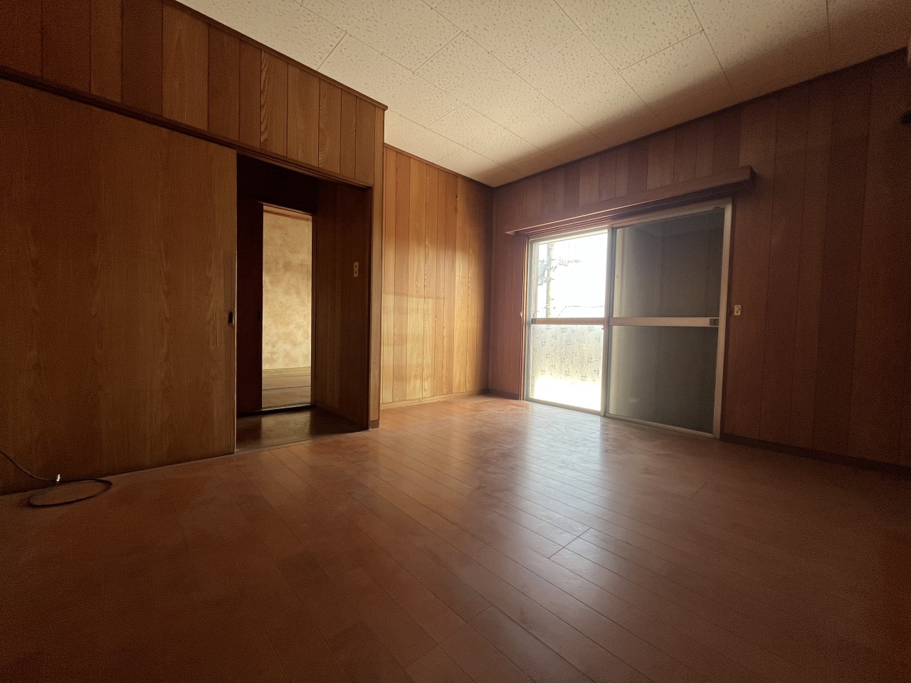 【2F洋室】※現況販売となります。(2026年3月撮影)収納2か所付です♪