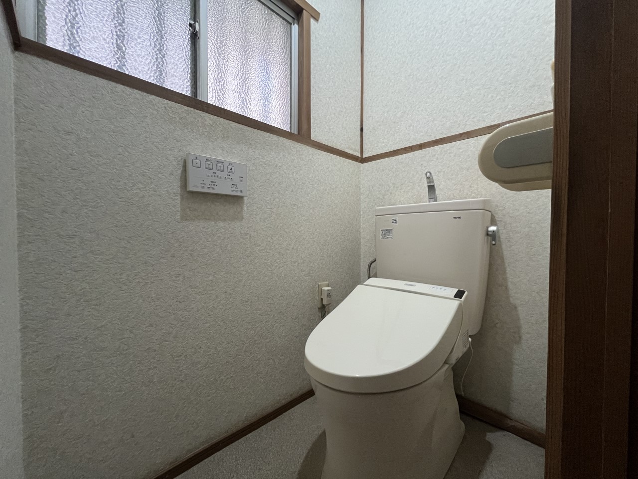 【トイレ】※現況販売となります。(2026年3月撮影)ゆったりと座れるスペースがあるトイレ♪