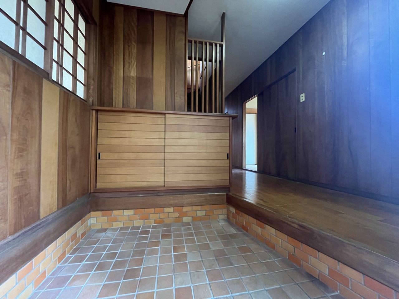 【玄関】※現況販売となります。(2026年3月撮影)下駄箱付きで玄関周りをいつでもスッキリ保てます♪